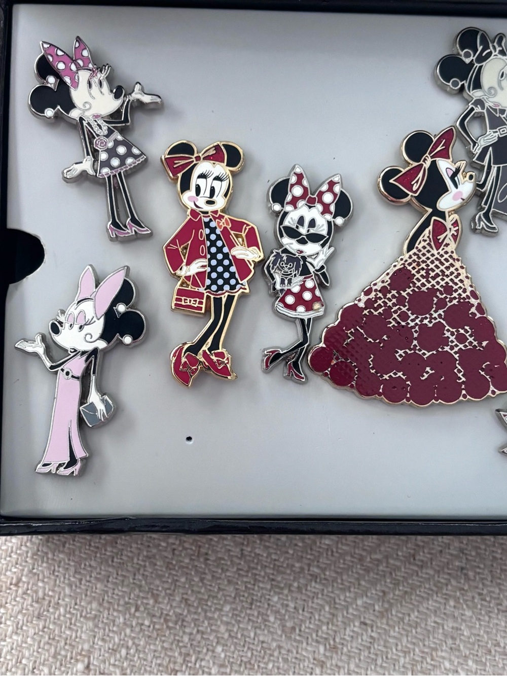 Disney D23 Expo Minnie Mouse Signature Pin Set + Disney x Boxed Lunch Pin - Picture 4 of 10